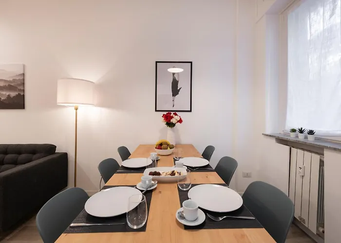 Caracciolo, 28 - Ampio Per 5, Posizione Perfetta Milano