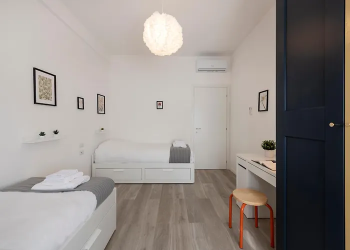 Caracciolo, 28 - Ampio Per 5, Posizione Perfetta * Milano