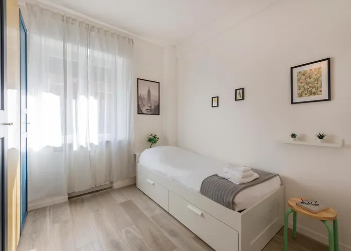 Caracciolo, 28 - Ampio Per 5, Posizione Perfetta