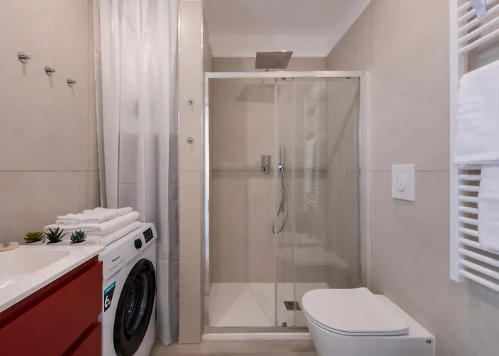 Caracciolo, 28 - Ampio Per 5, Posizione Perfetta Milano