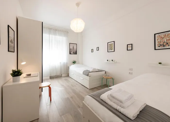 Caracciolo, 28 - Ampio Per 5, Posizione Perfetta Lejlighed *