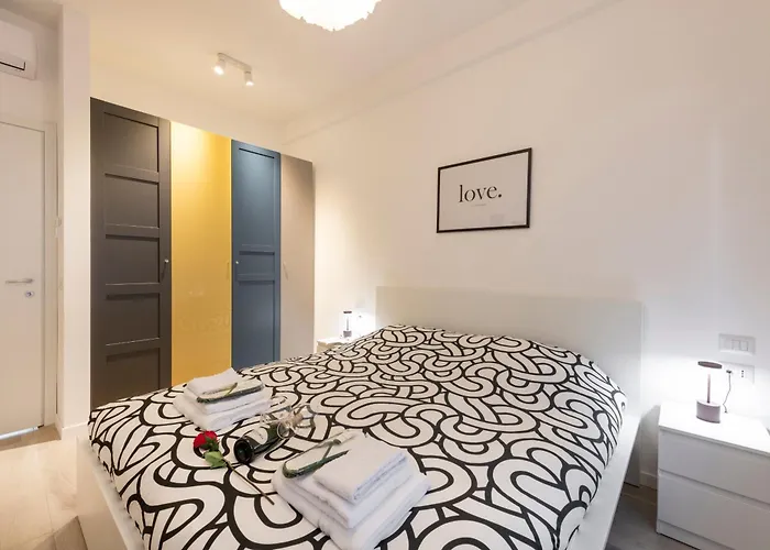 Caracciolo, 28 - Ampio Per 5, Posizione Perfetta *