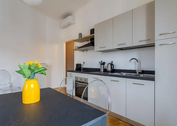 In Historic Building- Porta Venezia Apartmán