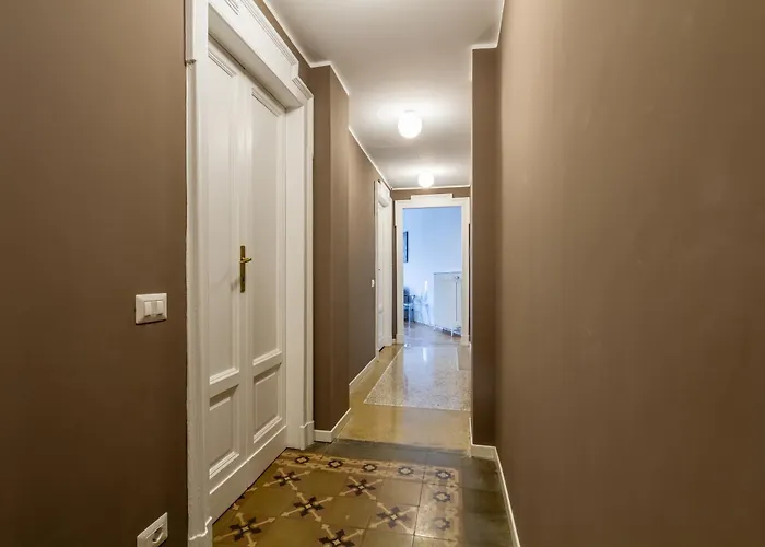 In Historic Building- Porta Venezia 아파트 *