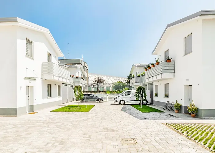 Luxury - Exclusive With Private Box *