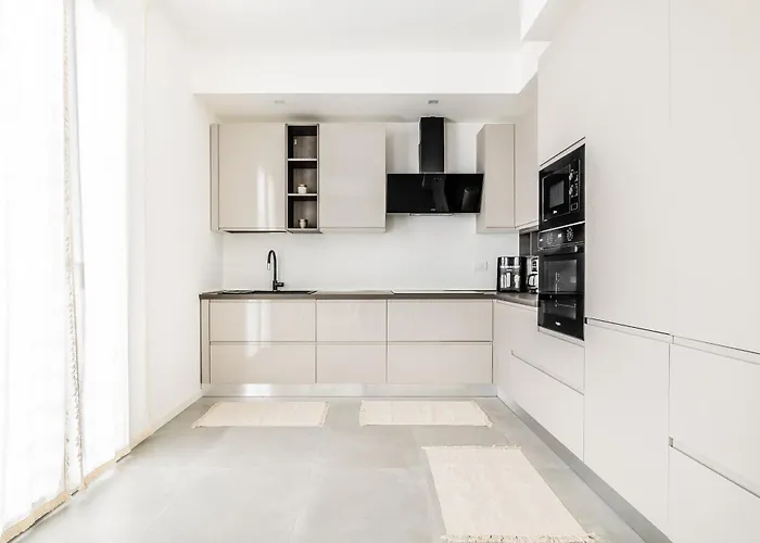 Luxury - Exclusive With Private Box *