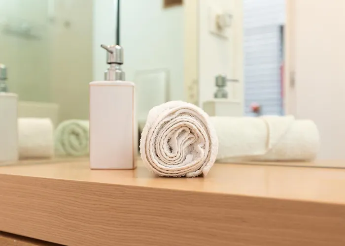 公寓 White And Brown Exclusive Loft With Terrace - Free Parking - M2 Station