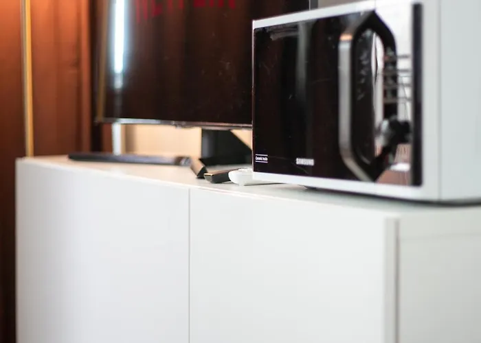 White And Brown Exclusive Loft With Terrace - Free Parking - M2 Station *