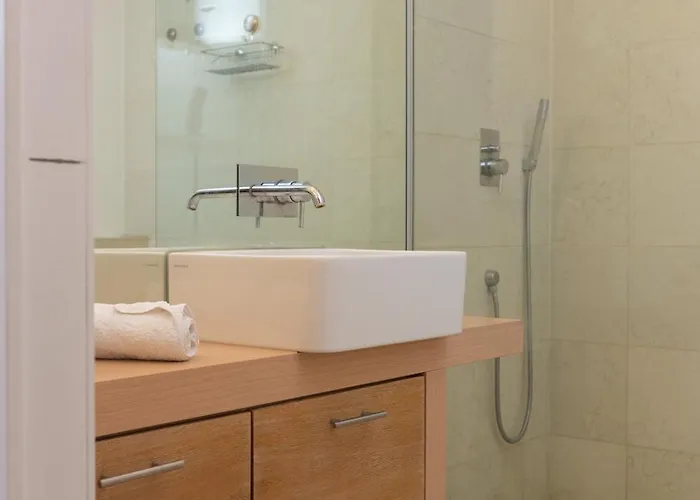 White And Brown Exclusive Loft With Terrace - Free Parking - M2 Station * 米兰