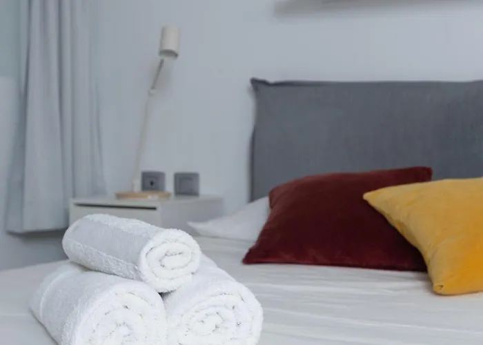 White And Brown Exclusive Loft With Terrace - Free Parking - M2 Station Appartamento