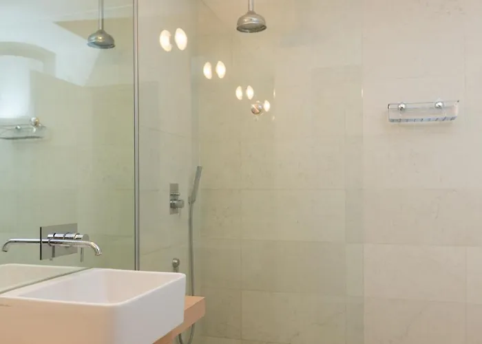 White And Brown Exclusive Loft With Terrace - Free Parking - M2 Station 公寓 *