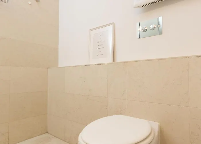 White And Brown Exclusive Loft With Terrace - Free Parking - M2 Station 米兰