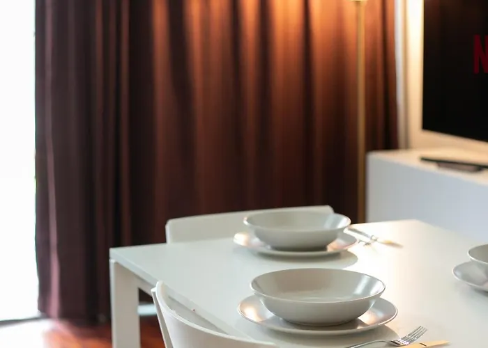 公寓 White And Brown Exclusive Loft With Terrace - Free Parking - M2 Station *