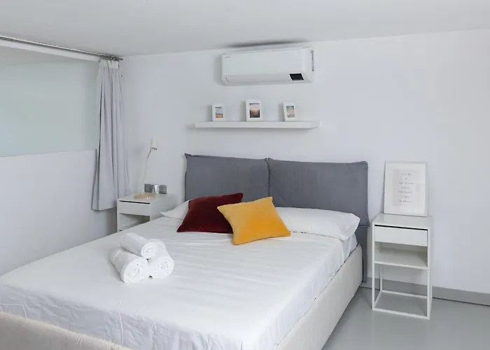 White And Brown Exclusive Loft With Terrace - Free Parking - M2 Station *