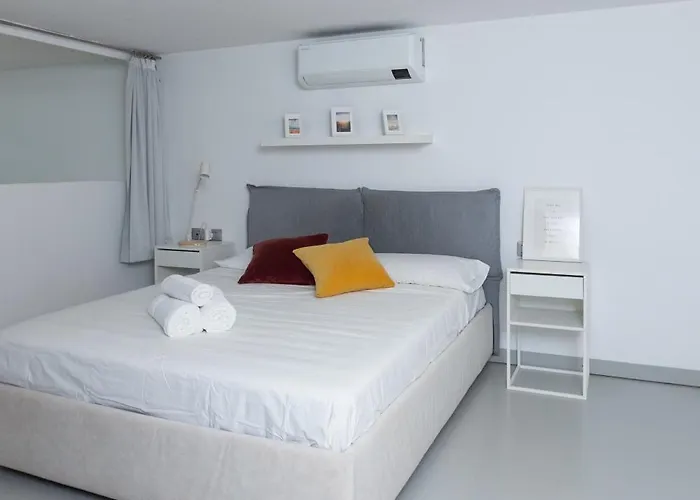 White And Brown Exclusive Loft With Terrace - Free Parking - M2 Station