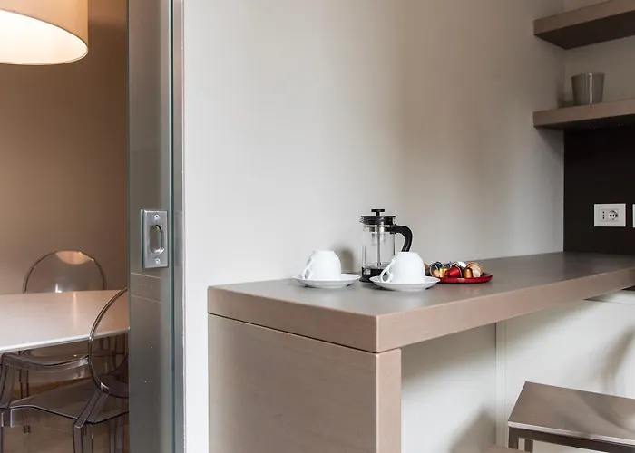 Youhosty - Chinatown Bright And Luxury *