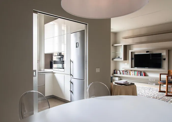 Youhosty - Chinatown Bright And Luxury