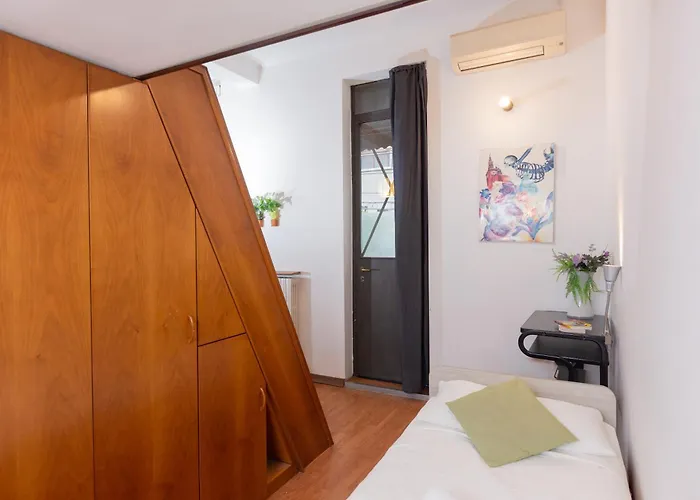 Soft Colors Exclusive - Navigli District - M2 Milán