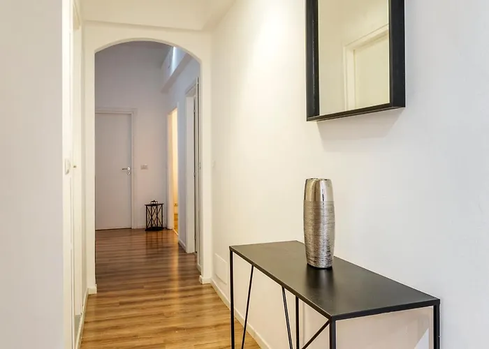 Luxury 4 Bedrooms Close To Duomo 밀라노