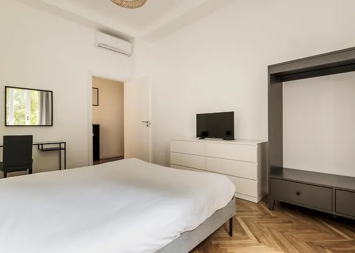 Luxury 4 Bedrooms Close To Duomo 아파트 *