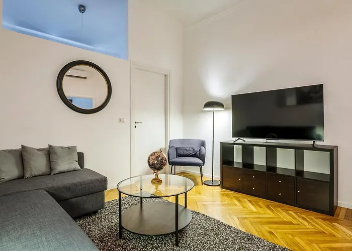 Luxury 4 Bedrooms Close To Duomo شقة