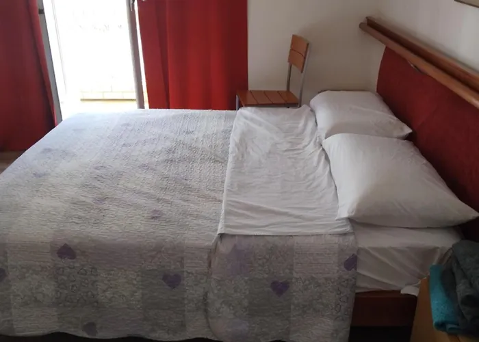 3 Station Free Parking * Milánó