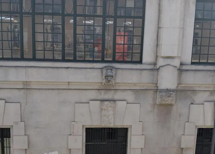 3 Station Free Parking Milánó