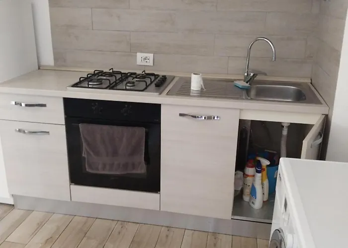 3 Station Free Parking * Milánó