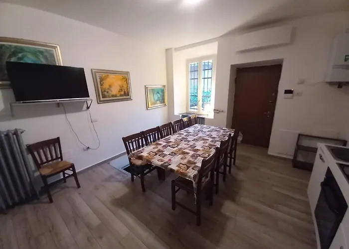 3 Station Free Parking *