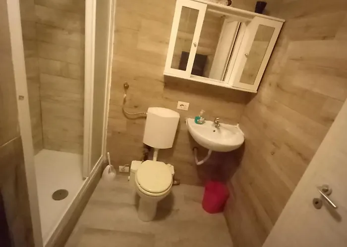 3 Station Free Parking Apartman Milánó