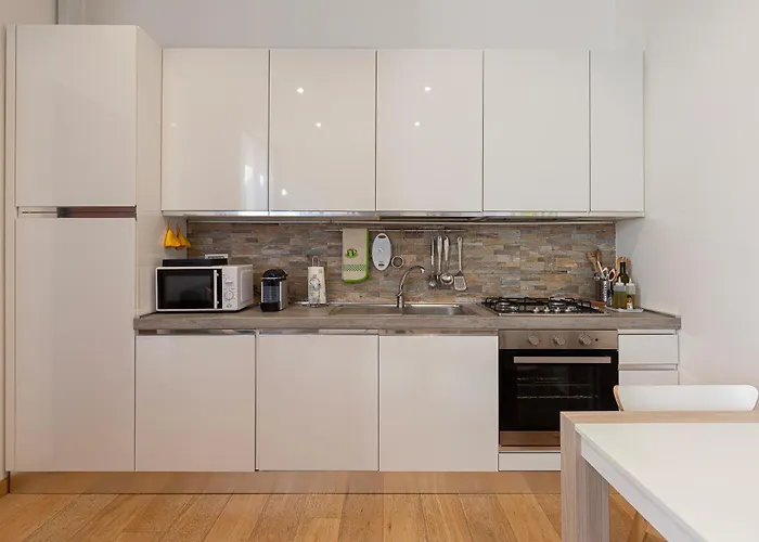 Flat 50m Station! شقة *