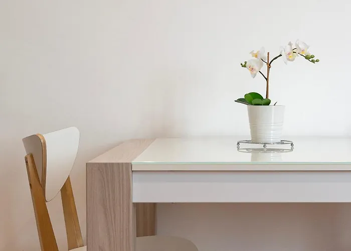 Flat 50m Station! ميلان