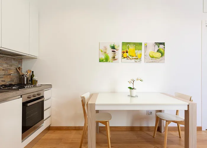 Flat 50m Station! * ميلان