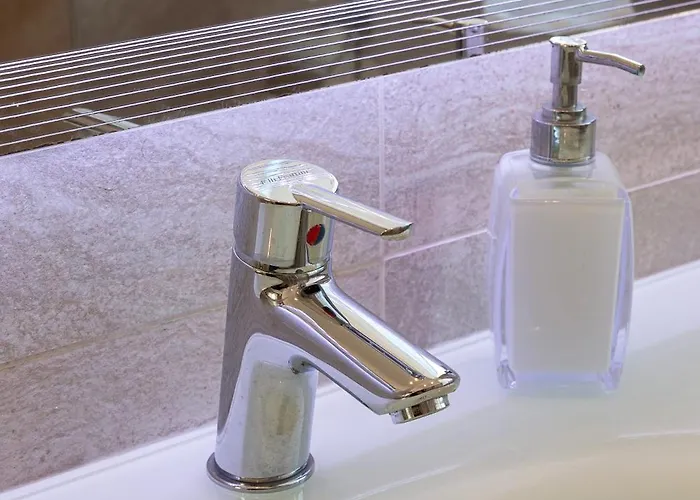 Flat 50m Station! شقة ميلان