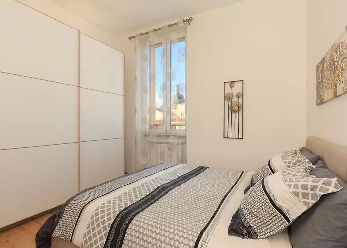 شقة Flat 50m Station! ميلان