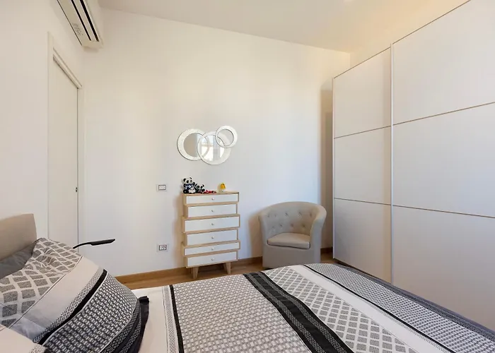 Flat 50m Station! * ميلان