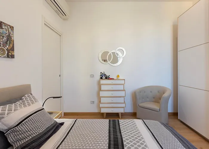 Flat 50m Station! شقة