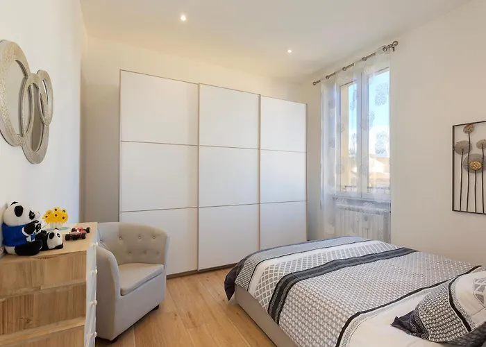 Flat 50m Station! شقة ميلان