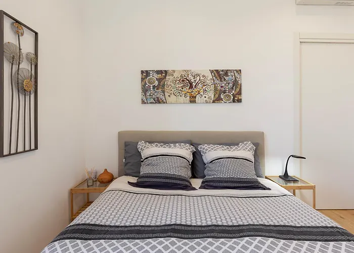 Flat 50m Station! * ميلان