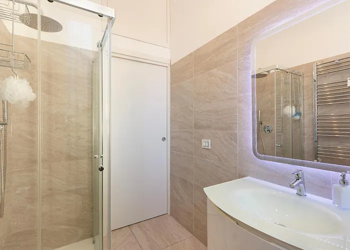 Flat 50m Station! * ميلان