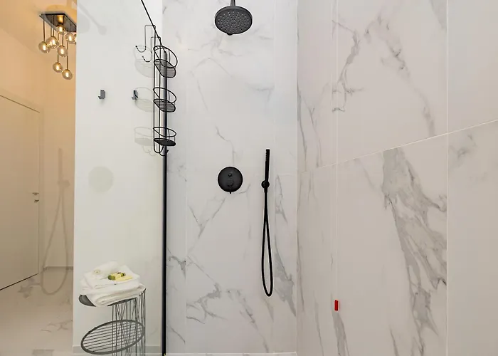 8 Luxury - Centro - Porta Venezia Апартаменты *