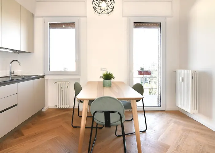 Bande Nere-san Siro Attico Con Terrazzo アパート *