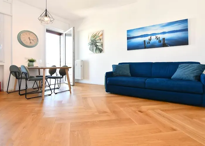 Bande Nere-san Siro Attico Con Terrazzo アパート ミラノ