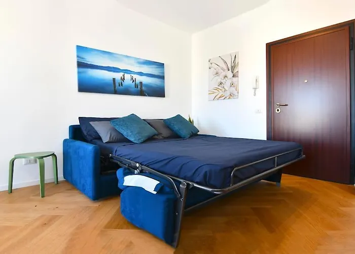 アパート Bande Nere-san Siro Attico Con Terrazzo ミラノ