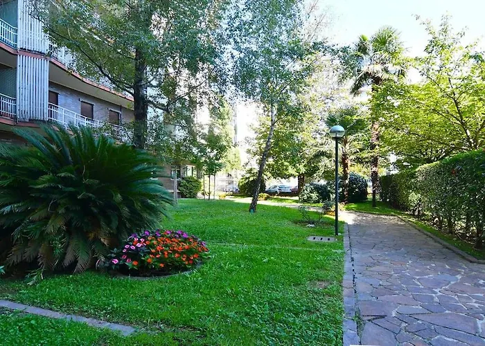 アパート Bande Nere-san Siro Attico Con Terrazzo *