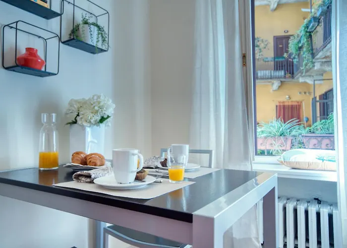 Guesthost - Deangeli Nest Romantico Bilocale Di Design In Zona De Angeli, Rinnovato E Accessoriato Apartmán Milán