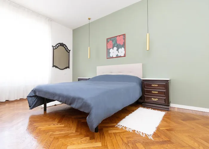 דירה Modern With Balcony And Park View