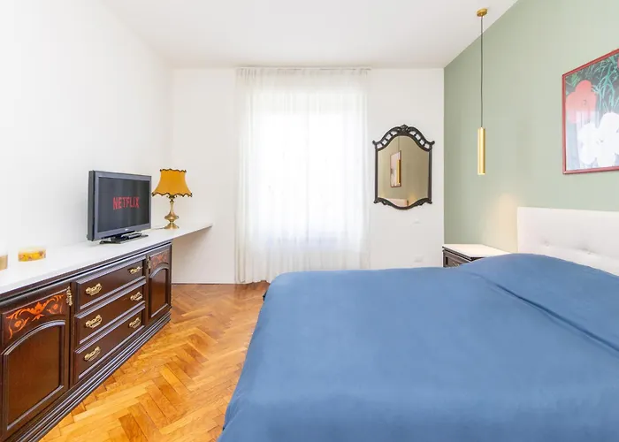 Modern With Balcony And Park View *