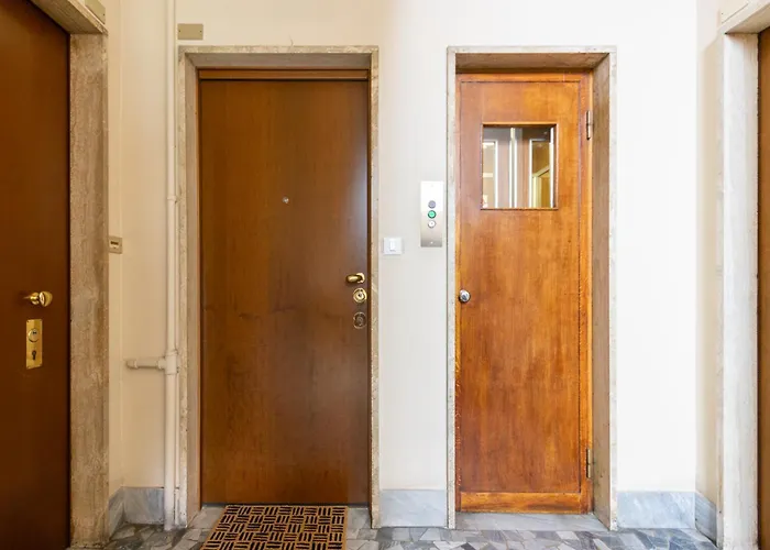 Modern With Balcony And Park View דירה *