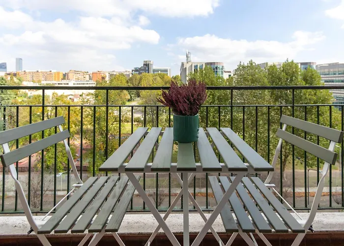 Modern With Balcony And Park View